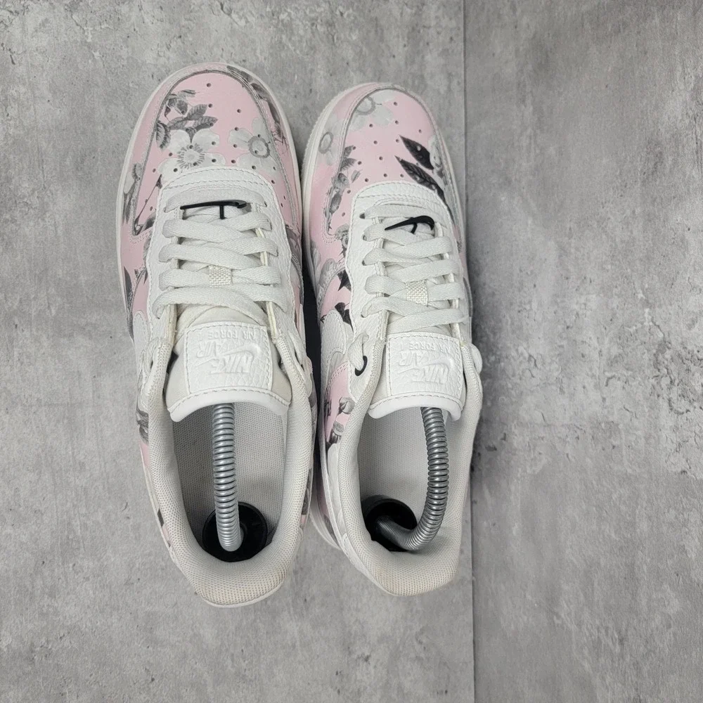 NIKE Womans Size 8 Air FORCE 1 Pink FLORAL AO1017 102 WHITE LEATHER SNEAKERS - Picture 7 of 8